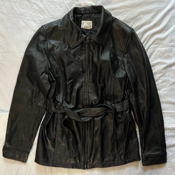 East 5th Jackets & Blazers - East 5th Black Genuine Leather Full-Zip Belted Jacket Women’s Size M